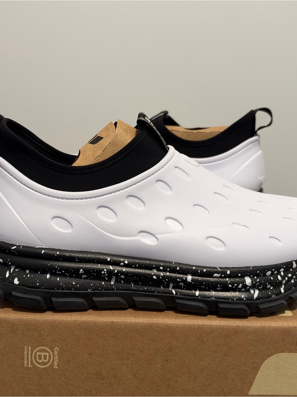 KANE Revive AC White/Black Recovery Shoes - Men’s Size 13 / Women’s Size 15